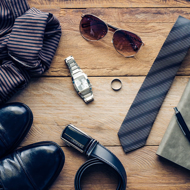 Effortless Elegance: Accessorizing for Work with Minimal Style